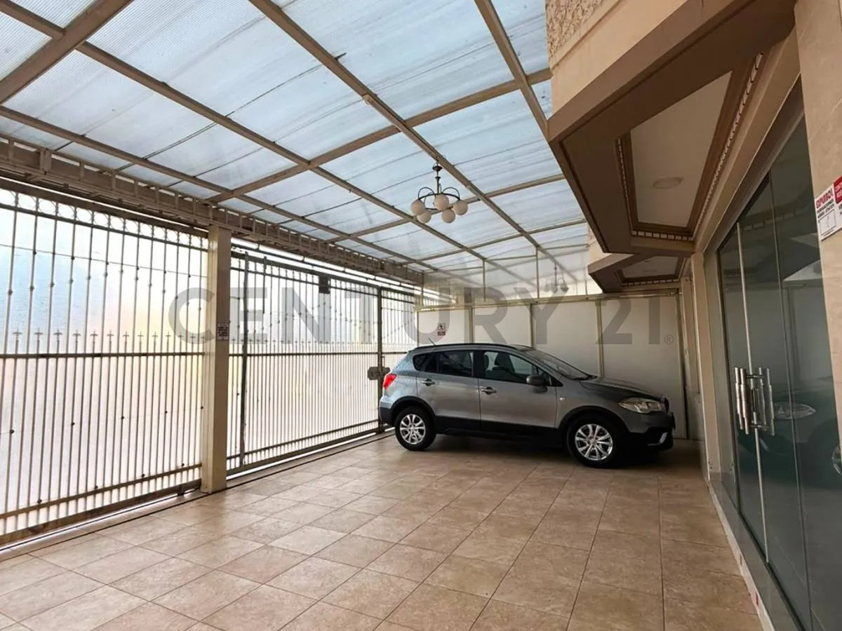 Foto 2 de Amplio departamento de 192,97 m² en venta – Tiquipaya