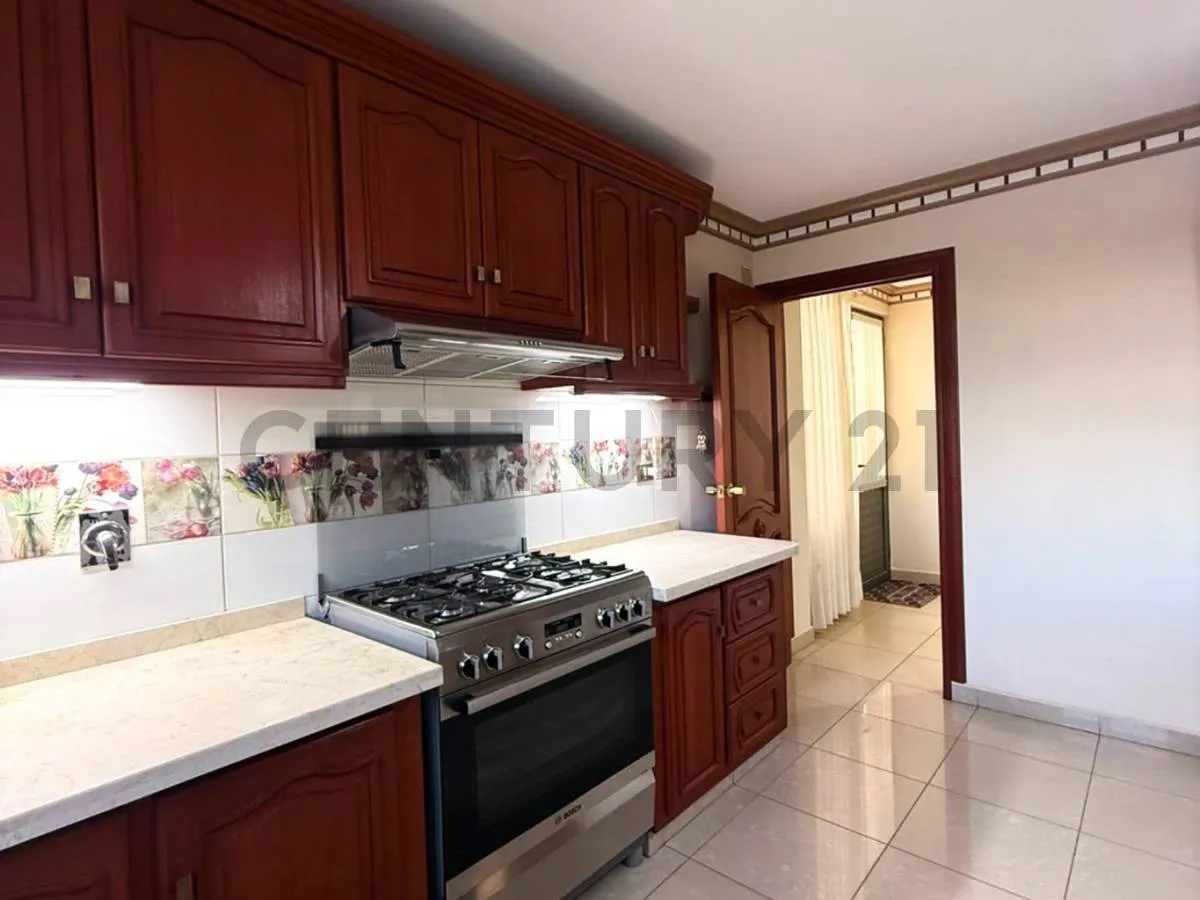 Foto 4 de Amplio departamento de 192,97 m² en venta – Tiquipaya