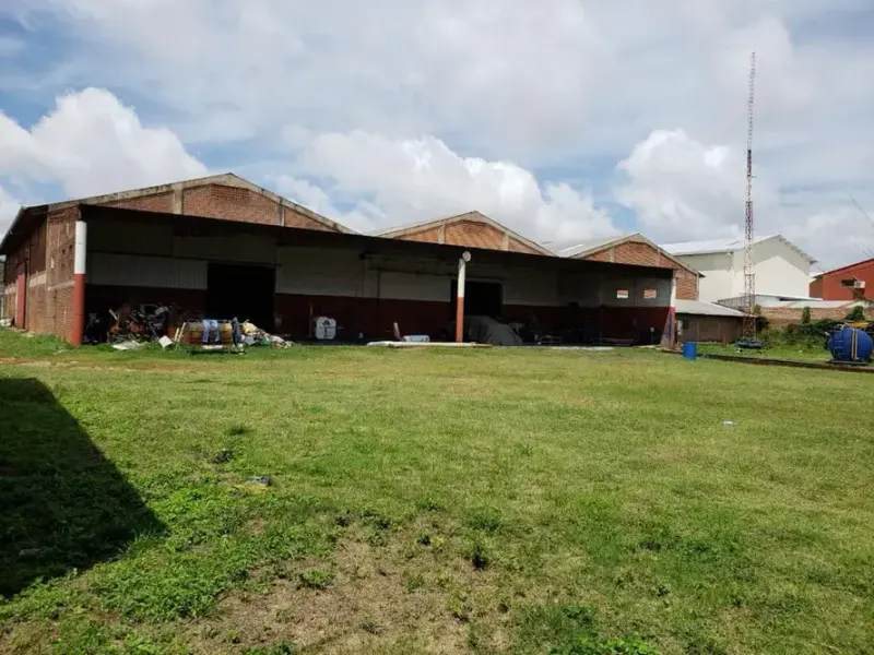 Foto 12 de Una Ubicación Que Hace La Diferencia /5.485 m² de terreno | 60 m de frente | 2 calles | 3 tinglados