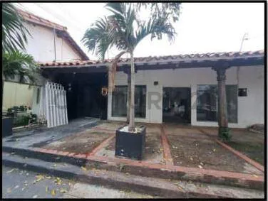 Foto 1 de Terreno Amplio en Venta con Tiendas Comerciales en El Centro Cerca a La Plaza