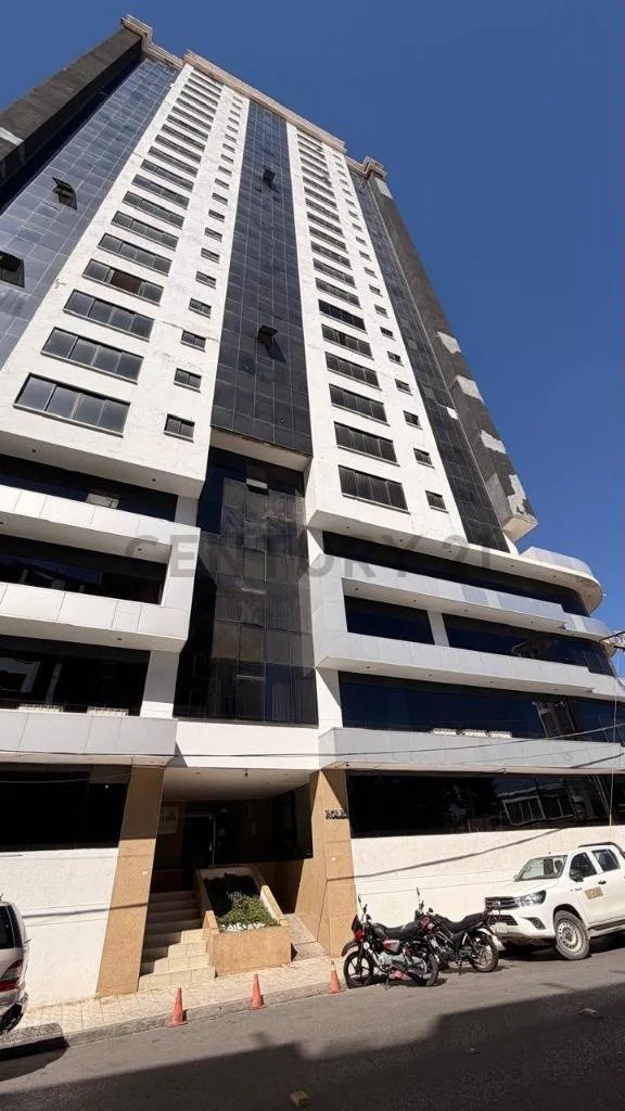 Foto 1 de Departamento Edificio Roles en Venta