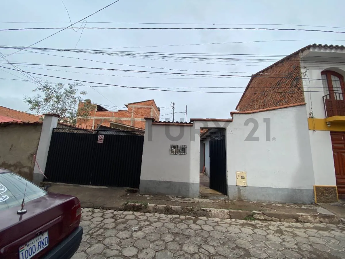 Foto 1 de Casa en Venta a Media Cuadra de La Plazuela Cooperativista