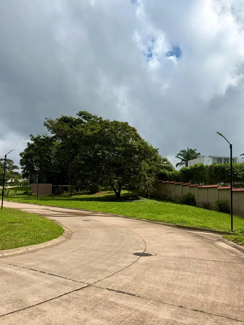 Foto 3 de Terreno en Venta en La Hacienda del Urubó