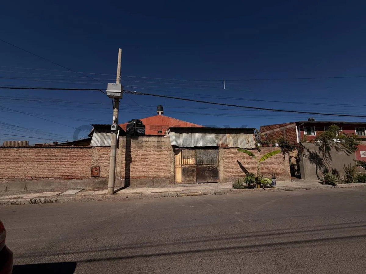 Foto 3 de Lote en Esquina de 321.50 Mt2 con Construcción a Medias Aguas| Víctor Ustariz