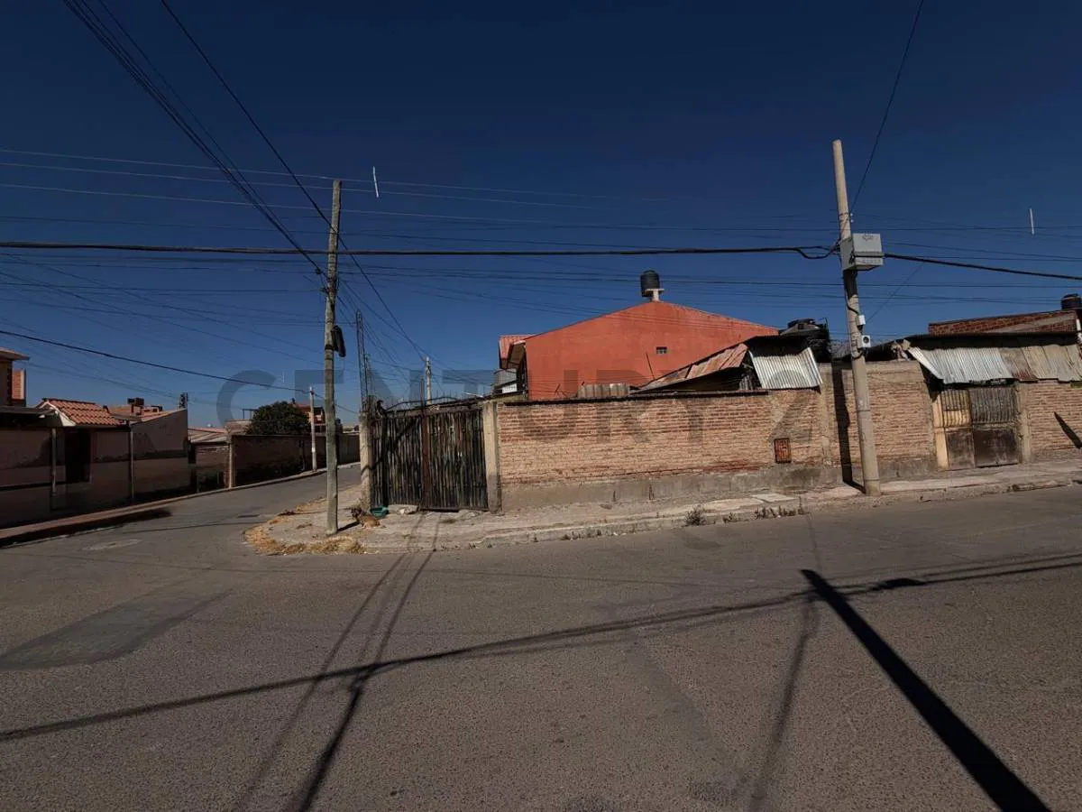 Foto 2 de Lote en Esquina de 321.50 Mt2 con Construcción a Medias Aguas| Víctor Ustariz