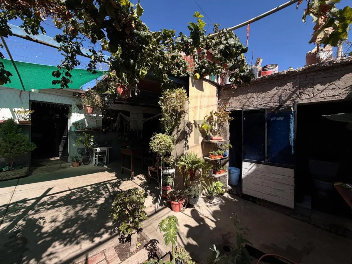 Foto 5 de Lote en Esquina de 321.50 Mt2 con Construcción a Medias Aguas| Víctor Ustariz