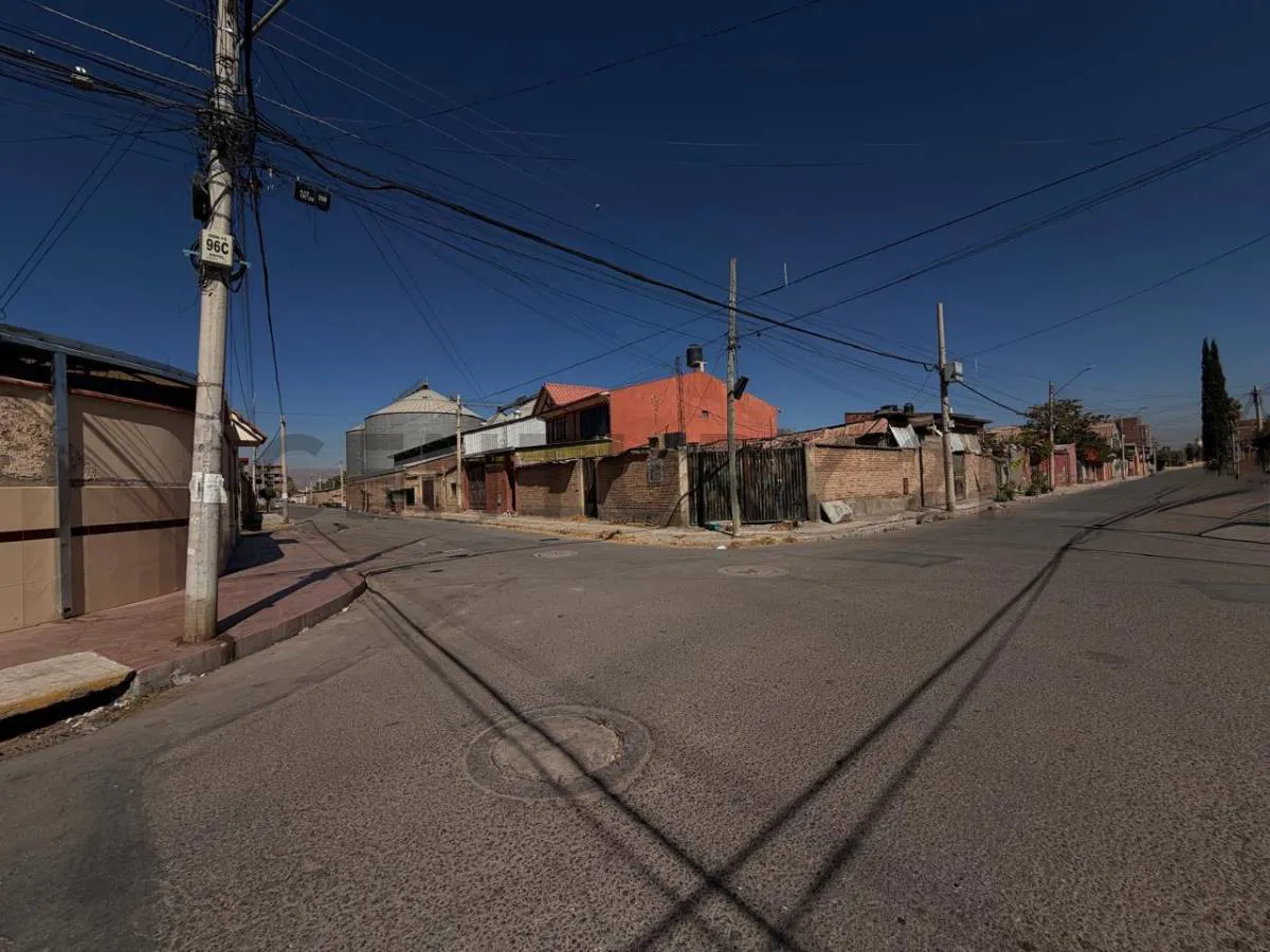 Foto 1 de Lote en Esquina de 321.50 Mt2 con Construcción a Medias Aguas| Víctor Ustariz