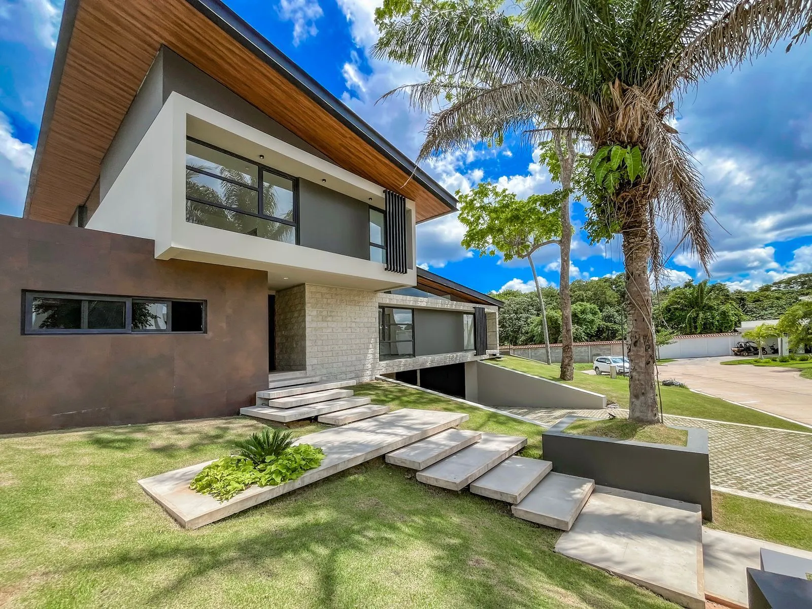 Foto 1 de Exclusiva Casa en Venta Urubo