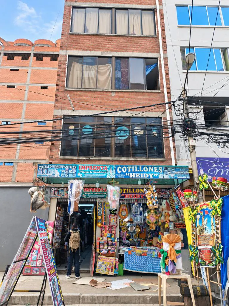 Foto 2 de Tienda comercial en anticrético en la ceja