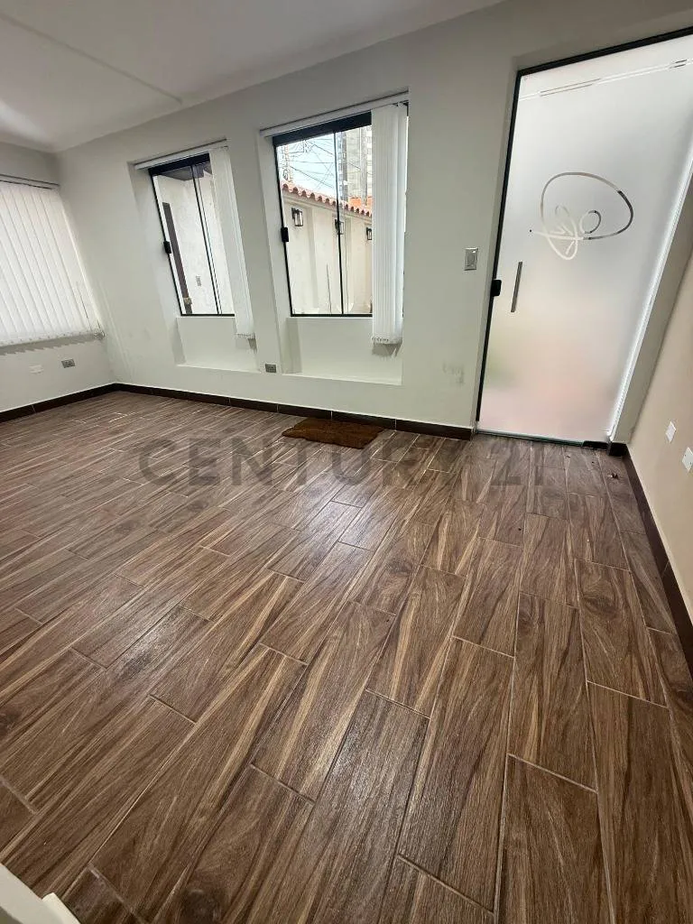 Foto 2 de Oficina independiente a estrenar + baño privado en alquiler – zona San Matías
