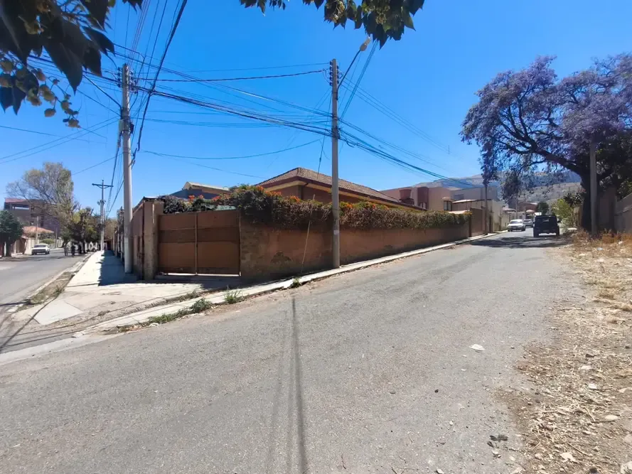 Foto 1 de Terreno en Venta a Una Cuadra de La Av. Circunvalacion