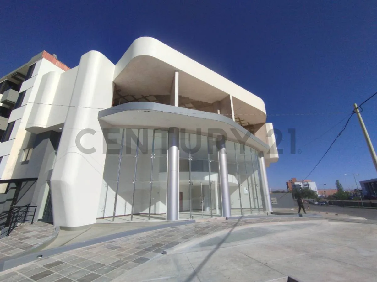 Foto 2 de ¡ Local Esquinero de 285 M². en Alquiler!