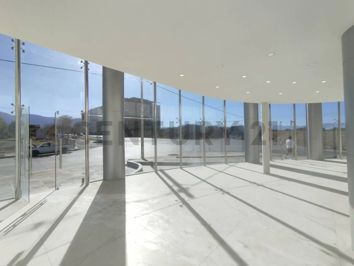 Foto 3 de ¡ Local Esquinero de 285 M². en Alquiler!