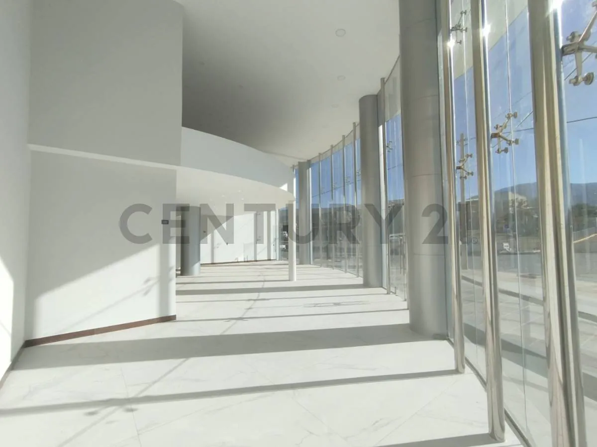 Foto 4 de ¡ Local Esquinero de 285 M². en Alquiler!