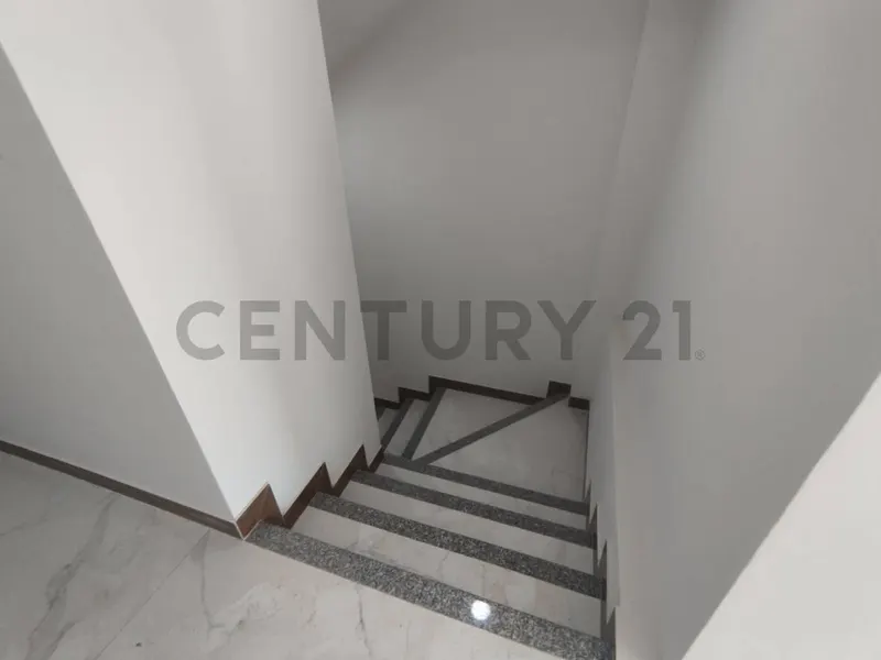 Foto 9 de ¡ Local Esquinero de 285 M². en Alquiler!