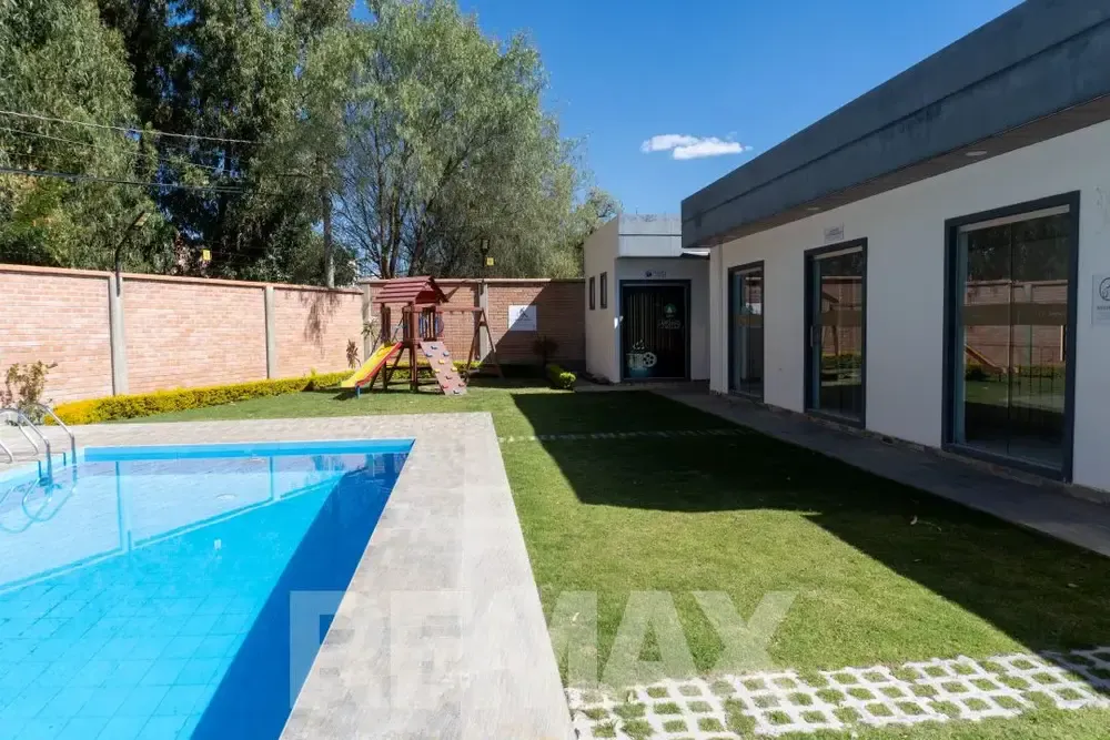 Foto 15 de Casa Moderna en Venta en Jardines del Bosque 🏡 | 3 Dormitorios y Amenities