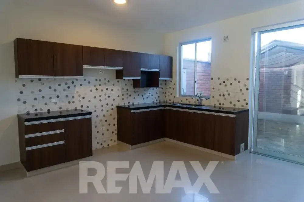 Foto 3 de Casa Moderna en Venta en Jardines del Bosque 🏡 | 3 Dormitorios y Amenities