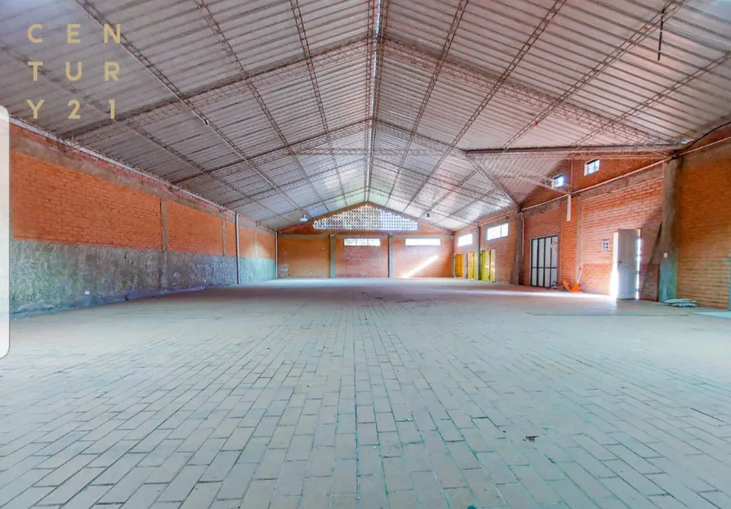 Foto 1 de En Venta | Galpon con oficinas en zona norte