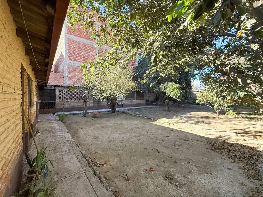 Foto 12 de Casa Comercial Como Lote en Quillacollo en Venta – 🏗️🚨