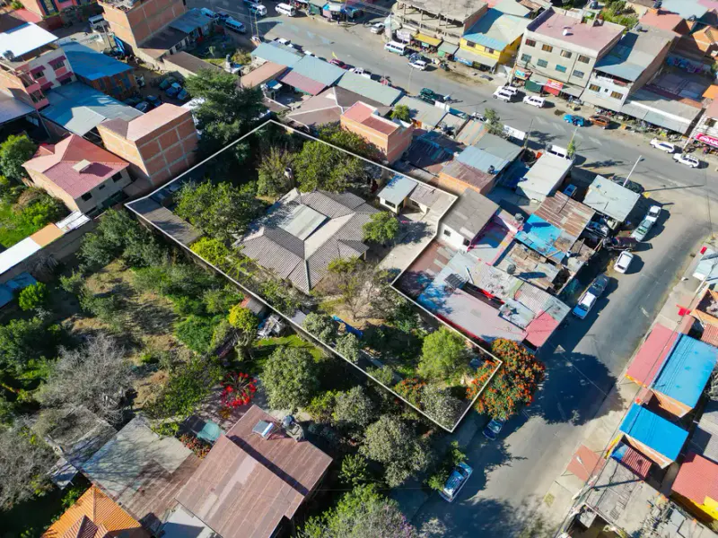 Foto 8 de Casa Comercial Como Lote en Quillacollo en Venta – 🏗️🚨