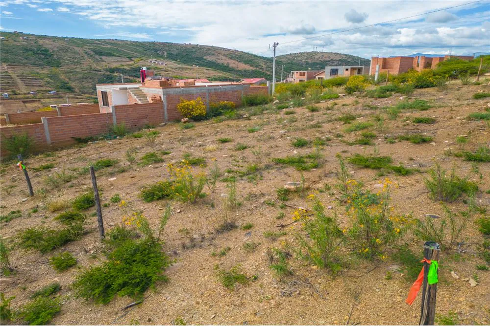 Foto 4 de Economico Lote en Venta Urb. Señor de Bombori
