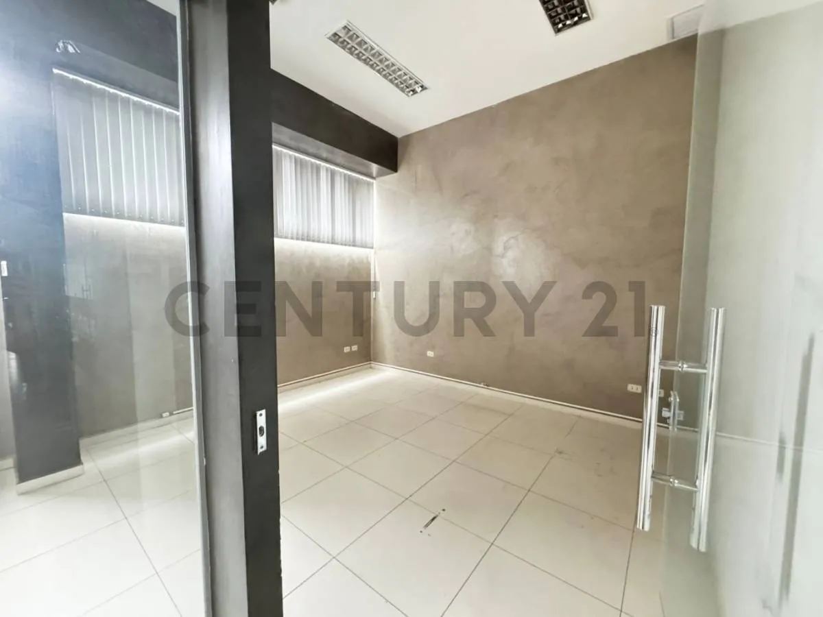 Foto 6 de local comercial en venta en el open mall del urubo