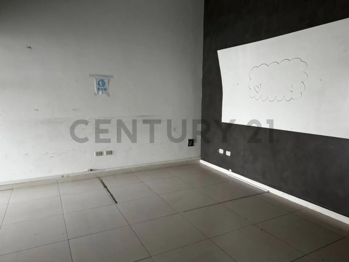 Foto 5 de local comercial en venta en el open mall del urubo