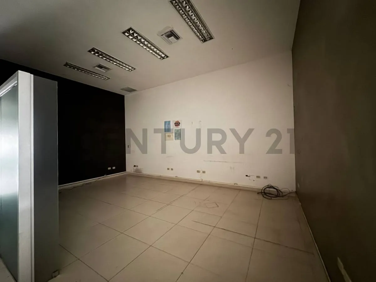 Foto 4 de local comercial en venta en el open mall del urubo