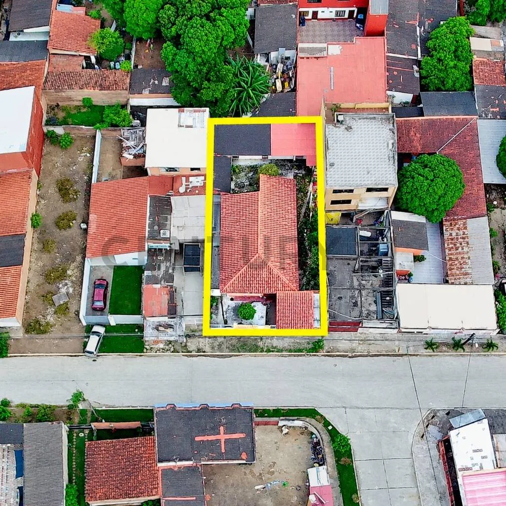 Foto 2 de Casa a Precio de Terreno en Zona Comercial