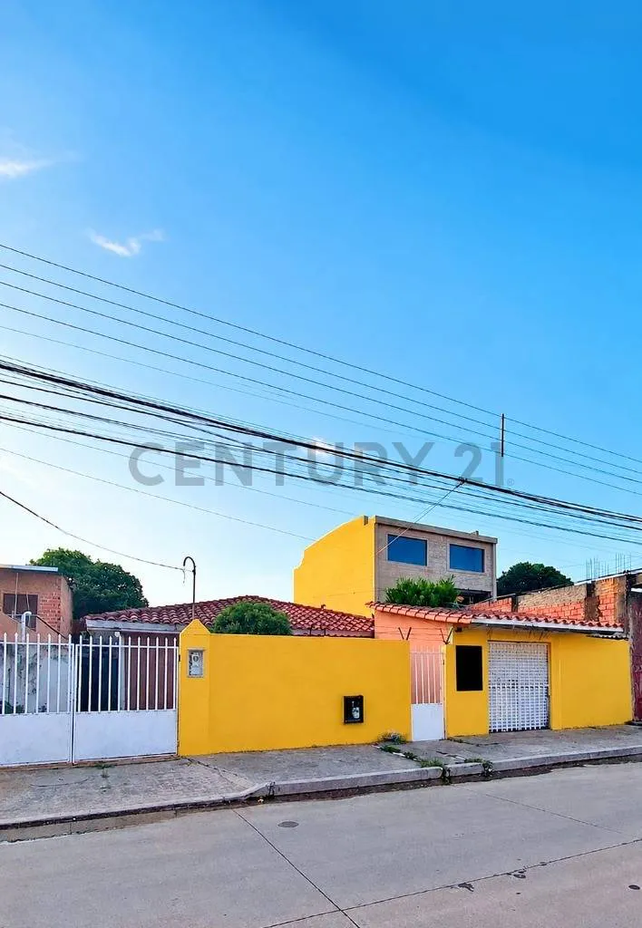 Foto 1 de Casa a Precio de Terreno en Zona Comercial