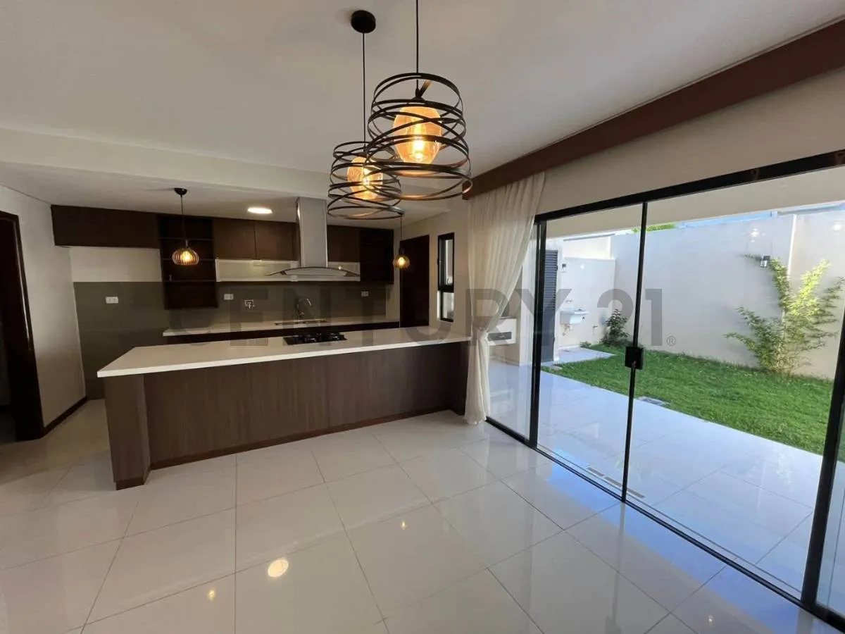 Foto 4 de Casa en Alquiler Zona Urubo Cond Los Parques III