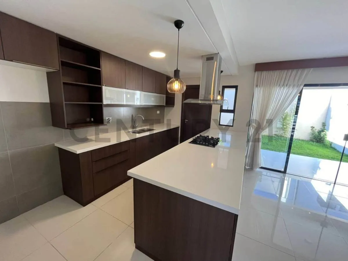 Foto 3 de Casa en Alquiler Zona Urubo Cond Los Parques III