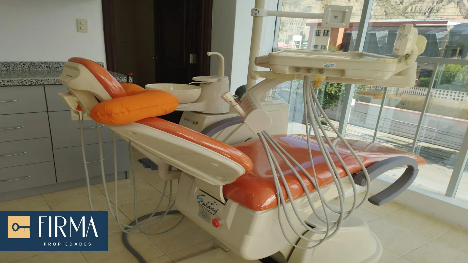 Foto 2 de Compra Este Consultorio Dental Amoblado y Equipado en Calacoto
