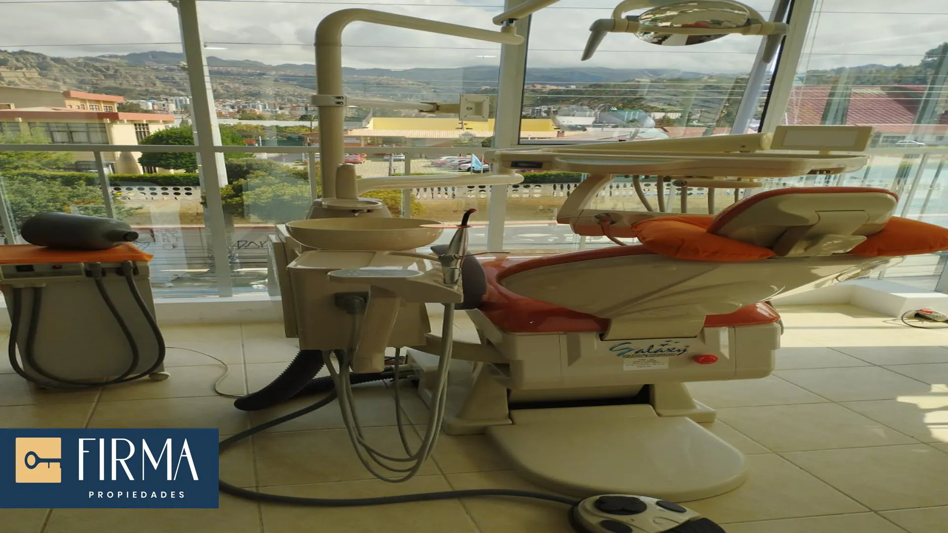 Foto 3 de Compra Este Consultorio Dental Amoblado y Equipado en Calacoto