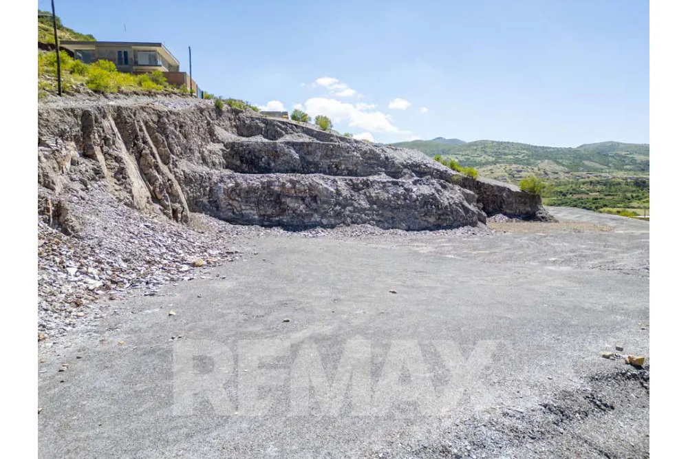 Foto 1 de Lote en venta – Urb. Gavina | Zona Angostura