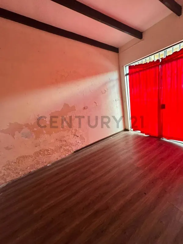 Foto 6 de Galpón Comercial con 2 Tiendas en Venta – a Media Cuadra del Mercado Abasto