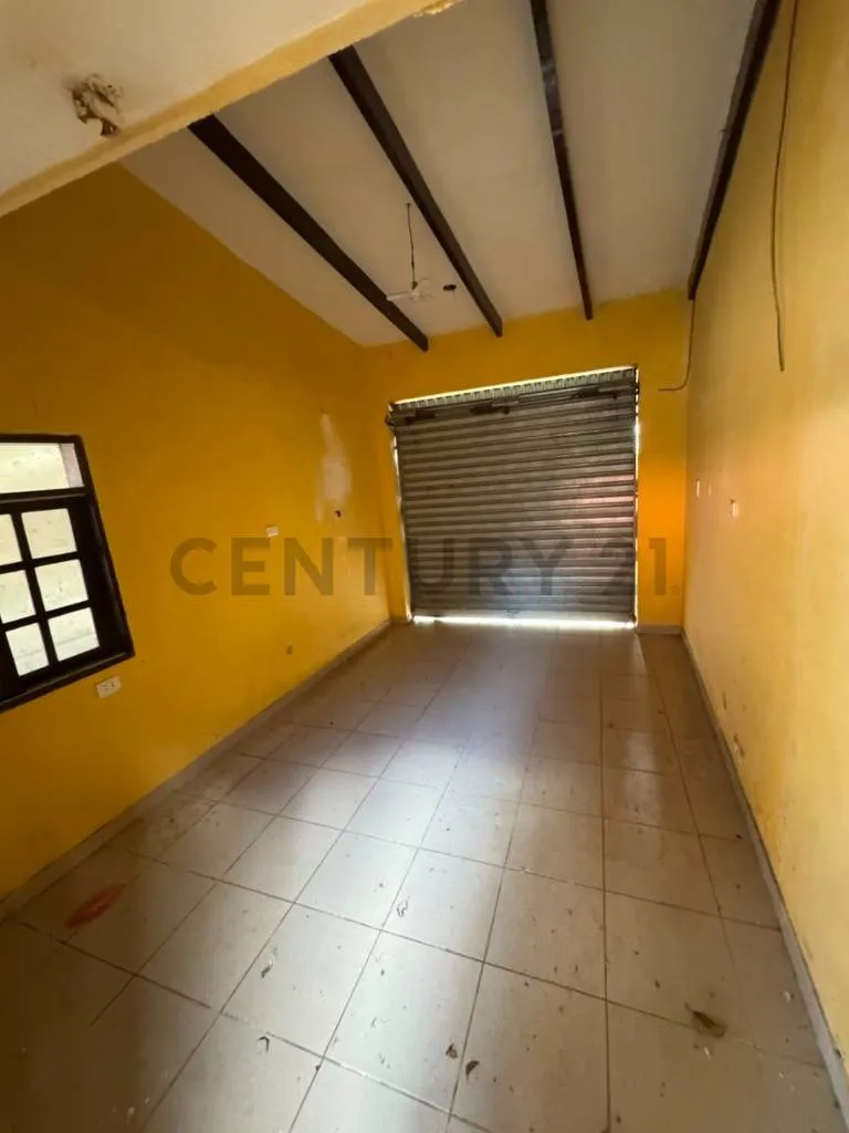 Foto 5 de Galpón Comercial con 2 Tiendas en Venta – a Media Cuadra del Mercado Abasto