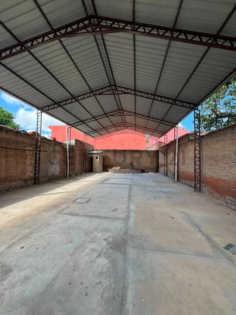 Foto 4 de Galpón Comercial con 2 Tiendas en Venta – a Media Cuadra del Mercado Abasto