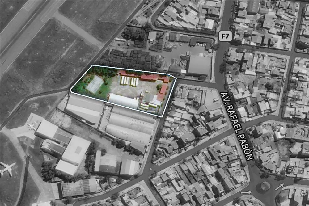 Foto 2 de Terreno con Galpones en Alquiler