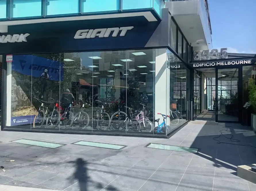 Foto 1 de Exclusivo Local Comercial a Puerta de Calle en San Miguel