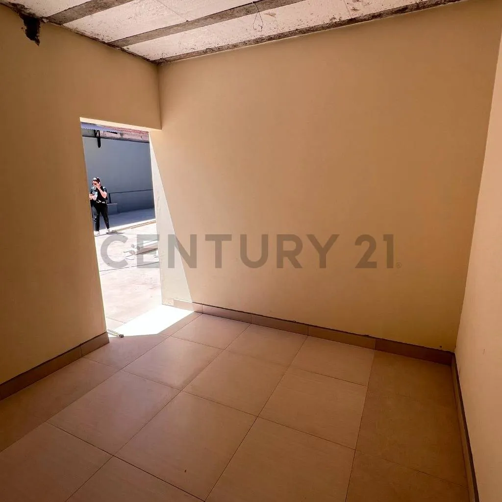 Foto 5 de Tiendas Comerciales en Alquiler