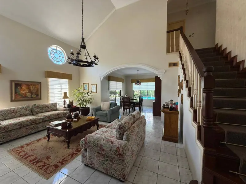 Foto 4 de CASA AMPLIA, ZONA LAS PALMAS