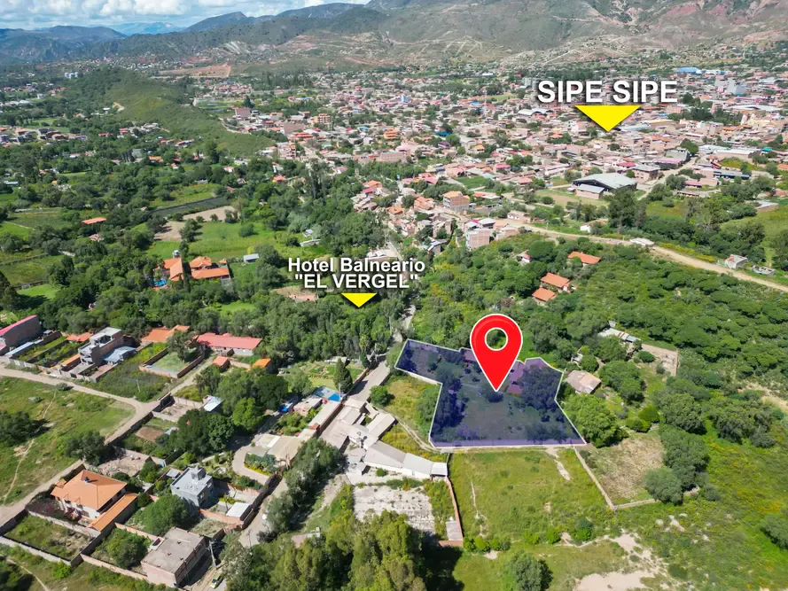 Foto 19 de 🏡 Amplio Terreno Comercial con Construcción en Sipe Sipe