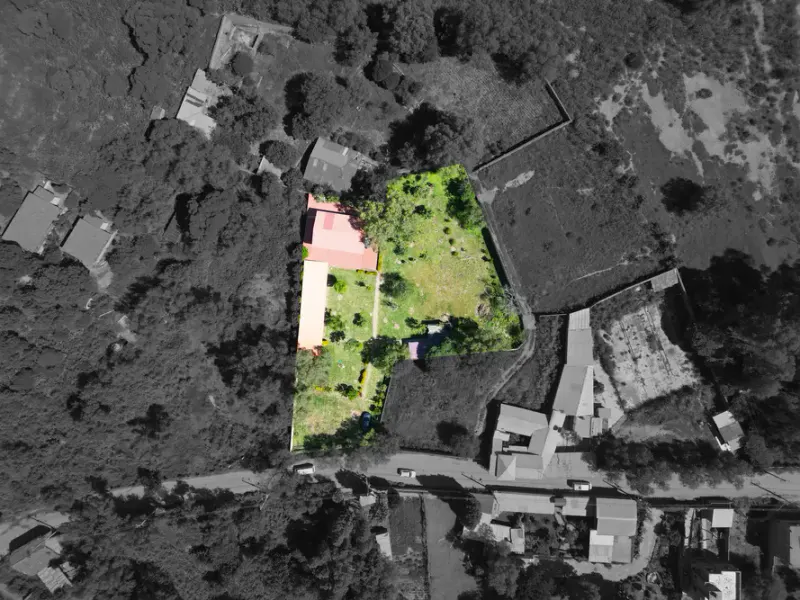 Foto 11 de 🏡 Amplio Terreno Comercial con Construcción en Sipe Sipe