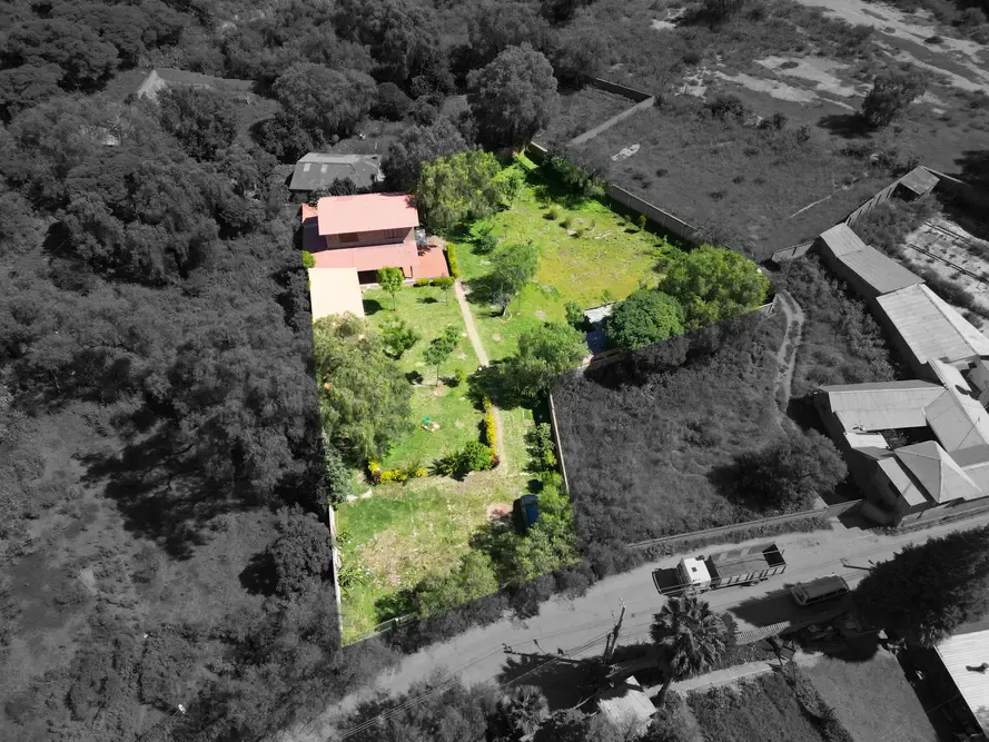 Foto 16 de 🏡 Amplio Terreno Comercial con Construcción en Sipe Sipe