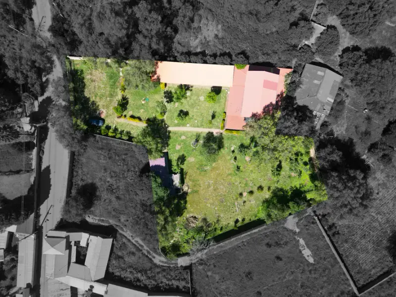 Foto 13 de 🏡 Amplio Terreno Comercial con Construcción en Sipe Sipe