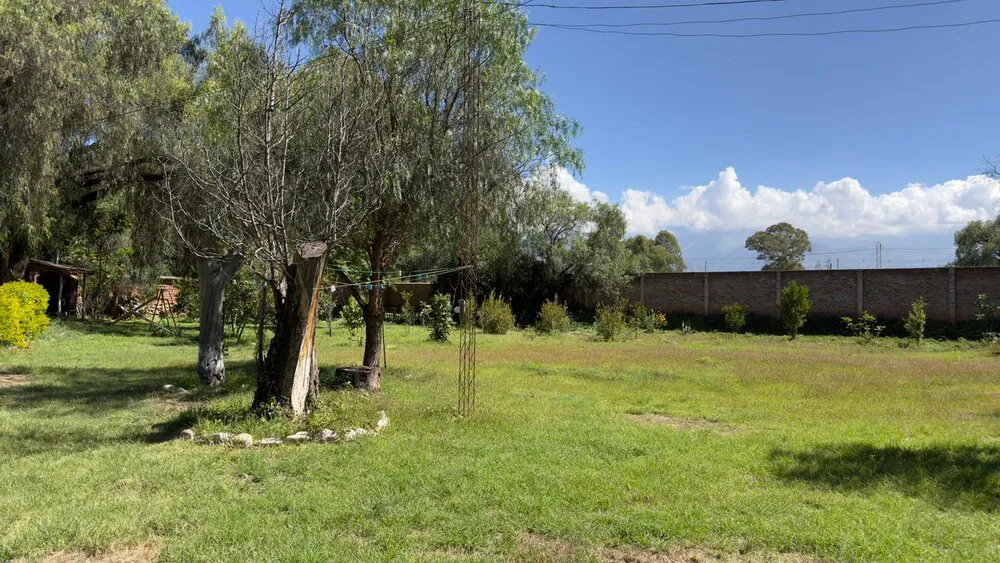 Foto 8 de 🏡 Amplio Terreno Comercial con Construcción en Sipe Sipe
