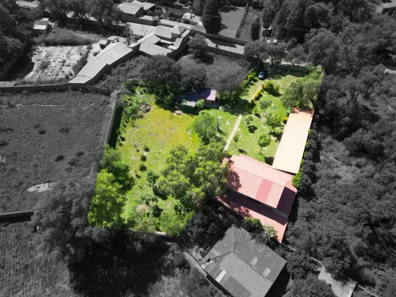 Foto 14 de 🏡 Amplio Terreno Comercial con Construcción en Sipe Sipe