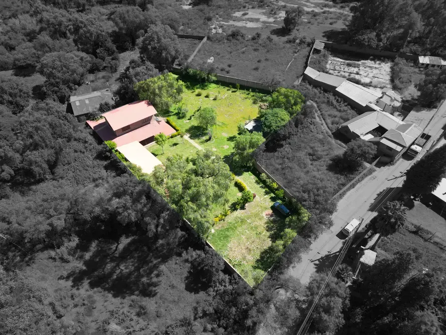 Foto 15 de 🏡 Amplio Terreno Comercial con Construcción en Sipe Sipe