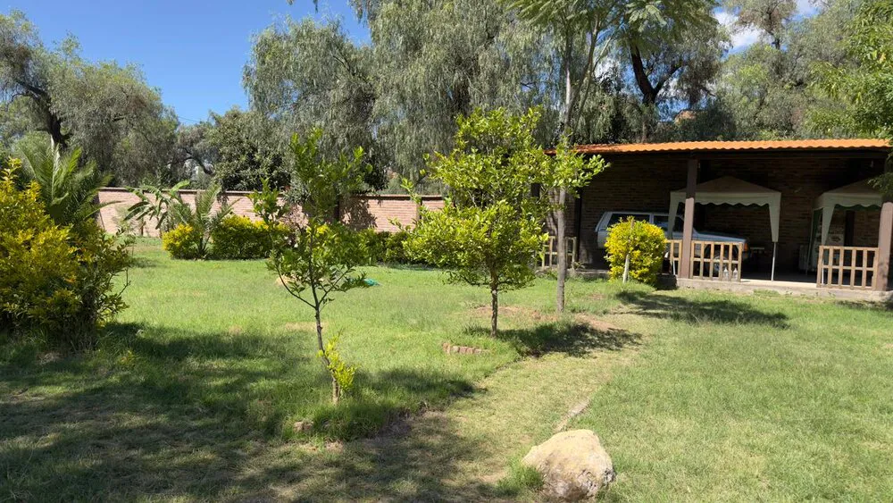 Foto 1 de 🏡 Amplio Terreno Comercial con Construcción en Sipe Sipe